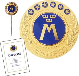 Motormännens förtjänstmärke för trafiksäker körning. Vagnmärke med rockslagsnål och diplom ingår.