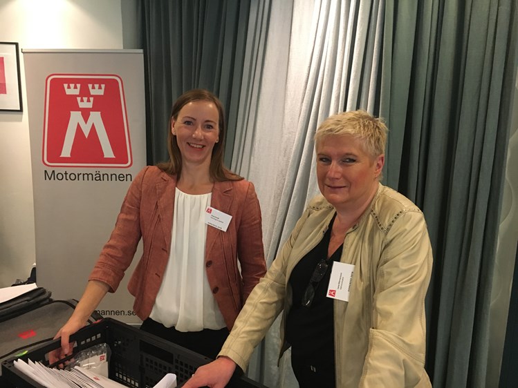 Konferensvärdinnor Anna Envall och Lena Wernersson.