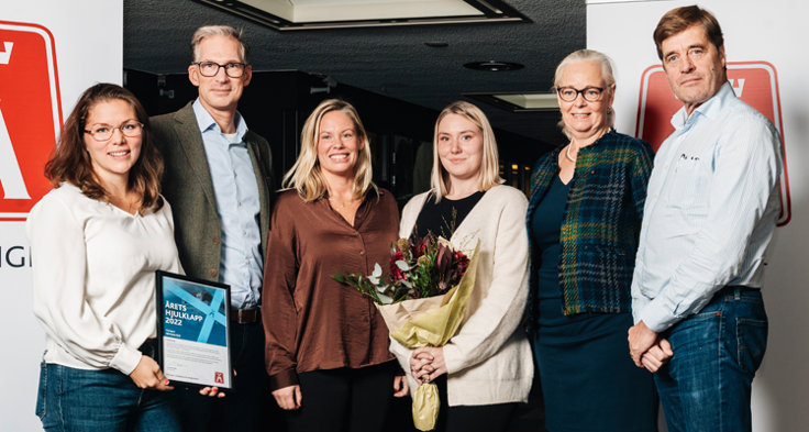 Fryshusets Maja Heller, Johan Oljeqvist, Linda Lotsengård och Michelle Axelsson tog emot Årets Hjulklapp från M Sveriges Caroline Drabe och Jan Sandberg.  Foto: Samuel Unéus