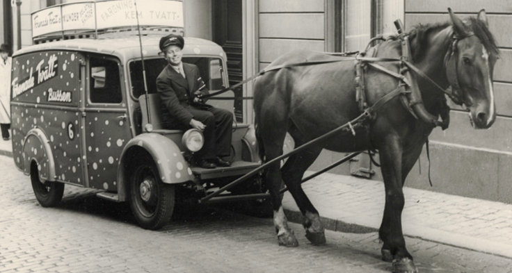 Hästdragen bil från 1939.