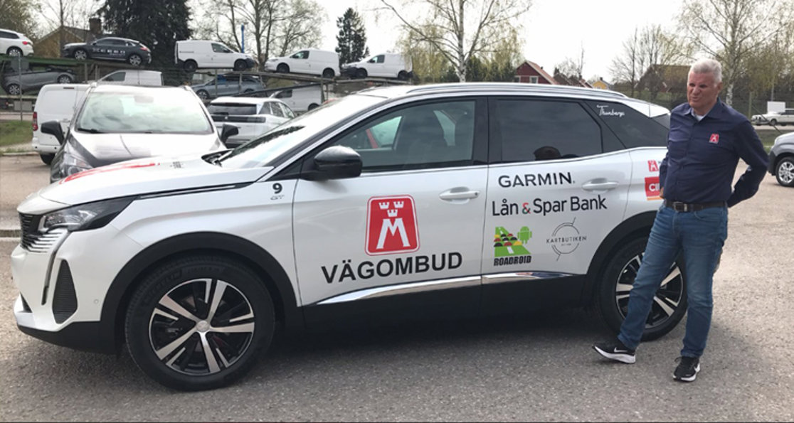 Vägombud Christer Nyberg och årets vägombudsbil - Peugeot 3008