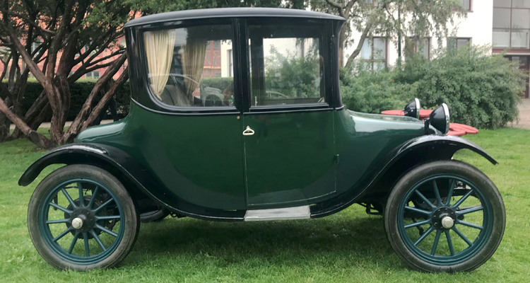 På bilden ses elbilen Milburn Electric från 1919