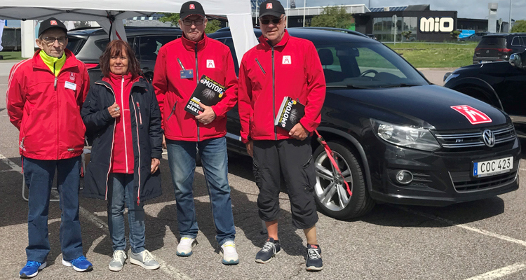 På bilden ses Knut-Arne Nilsson och Anita Holmberg från lokalklubb Skåne Sydväst samt Peter Kruse och Ingmar Nilsson från lokalklubb Skåne Nordväst