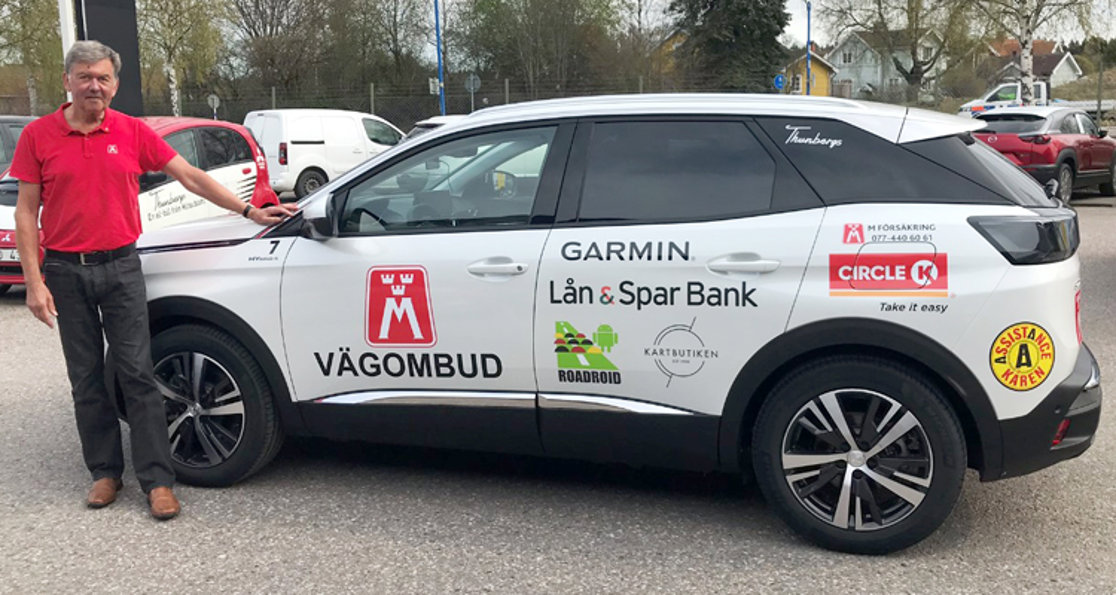 Vägombud Lennart Andersson och årets vägombudsbil - Peugeot 3008