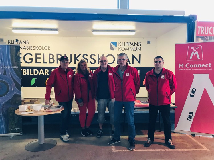 På bilden ses utställningsmontern på mässan och vi i lokalklubben tillsammans med Sofia Paulsson från förbundskansliet