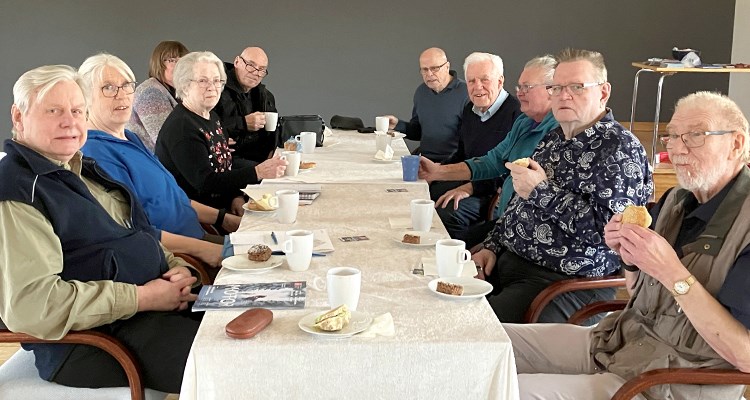 24 februari 2024: Medlemsmötet avslutades med kaffe och smörgås. Och trevliga samtal! Foto: Sofia Paulsson