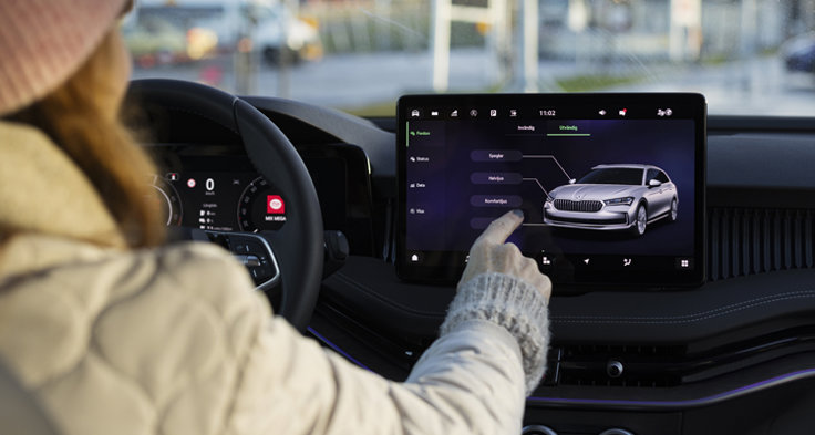 Interiören är genomtänkt men med enklare detaljer.