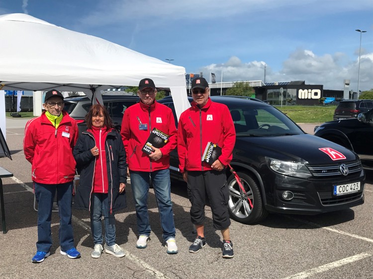 På bilden ses Peter Kruse och Ingmar Nilsson från lokalklubb Skåne Nordväst samt Knut-Arne Nilsson och Anita Holmberg från lokalklubb Skåne Sydväst
