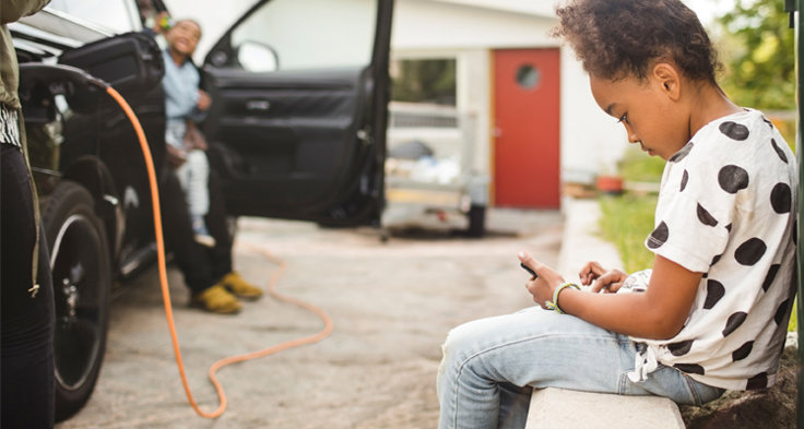 Att ladda en batteridriven elbil tar upp till åtta timmar, medan en bränslecellsbil tar runt tre minuter att tanka.