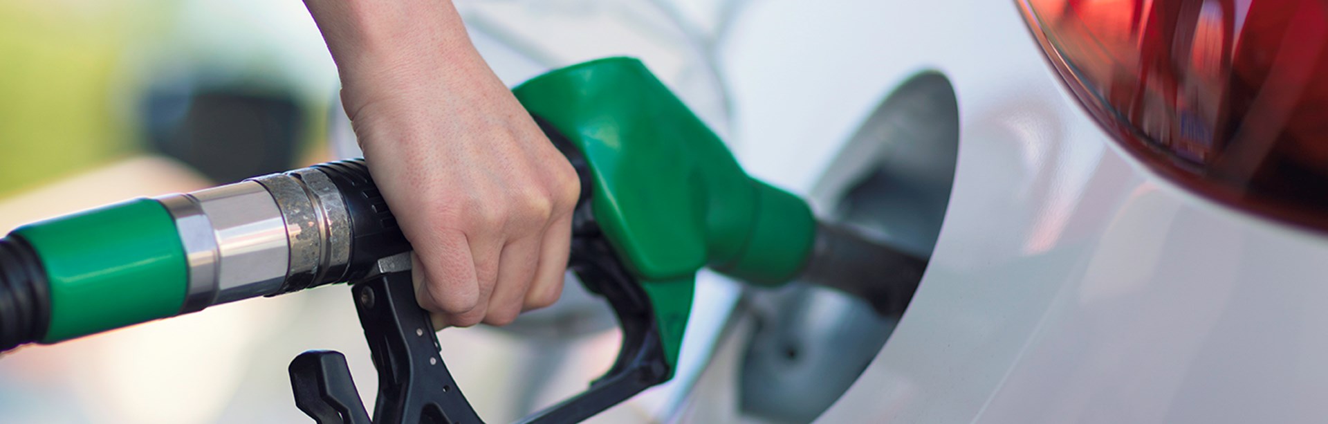 Dyrare bensin och diesel ska minska bilåkandet