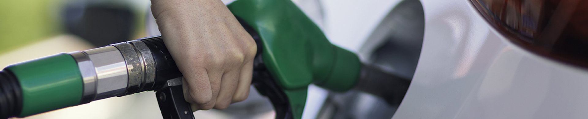 Dyrare bensin och diesel ska minska bilåkandet