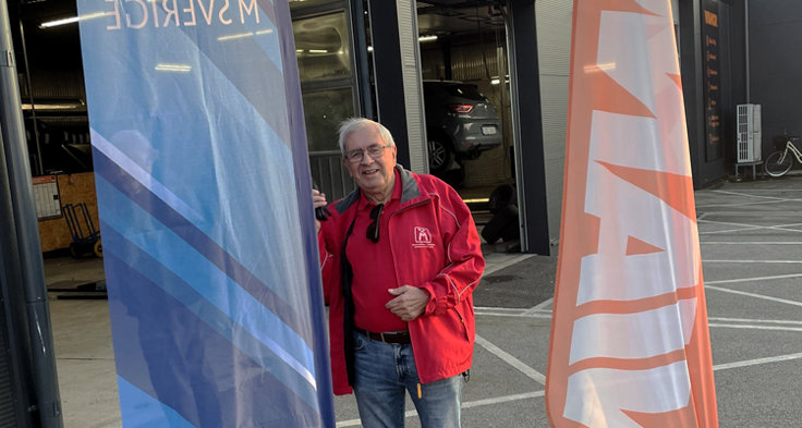 7 nov 2025: Styrelsemedlem Hans Richter deltog vid reflex- och viltvarningskampanjen. Foto: Lennart Andersson.