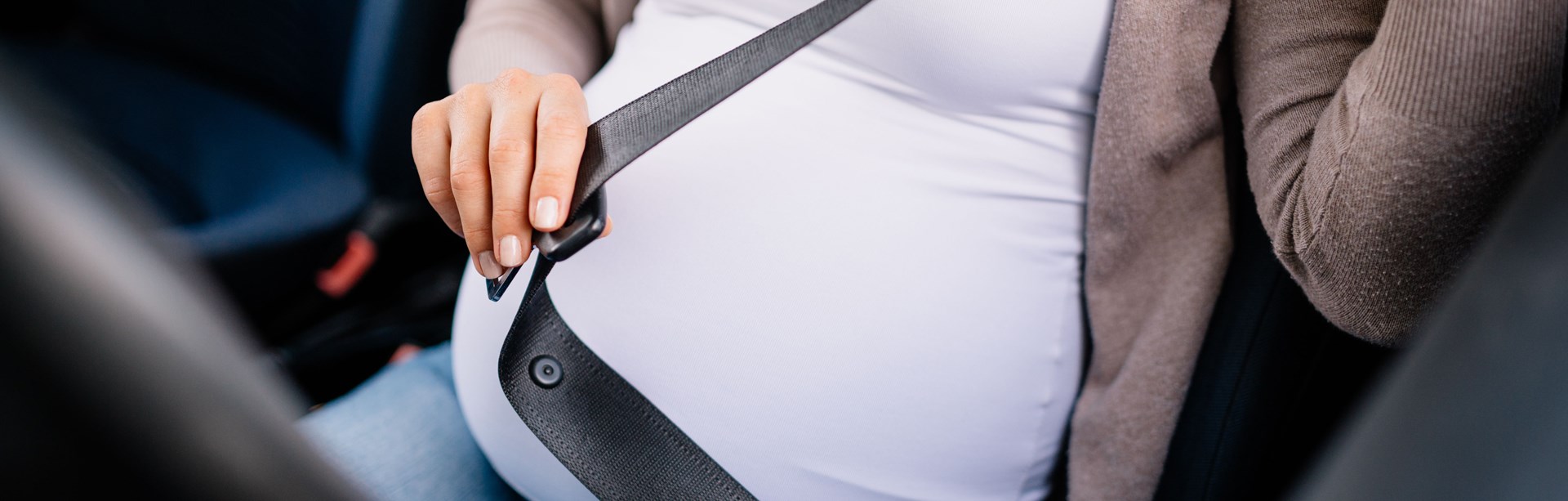M Sverige: 4 av 10 gravida använder bilbältet fel
