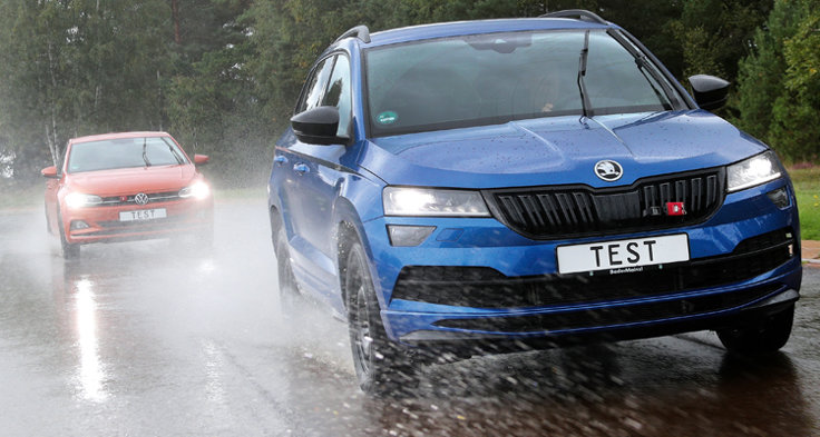 I år testade vi sommardäck för bilar i storlek med Volkswagen Polo och Skoda Karoq. Det andra testet med större dimensionen kommer i Motor 3. Foto: ADAC