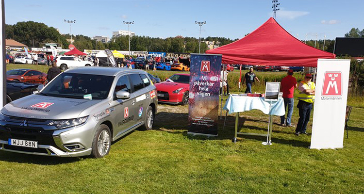 2019: 3 augusti Wheels Nationals på Solvalla och 4 augusti Nynäshamns folkracefestival. Helgen den 3-4 augusti har vi i lokalklubb Stockholm deltagit i två olika evenemang. Wheels Nationals Stockholm Vintage & Sport Car Meet på Solvalla och Nynäshamns Folkracefestival. Vi har presenterat Riksförbundet M Sverige, lokalklubben, årets vägombudsbil och berättat om vårt viktiga trafiksäkerhetsarbete. Det har varit många givande samtal.