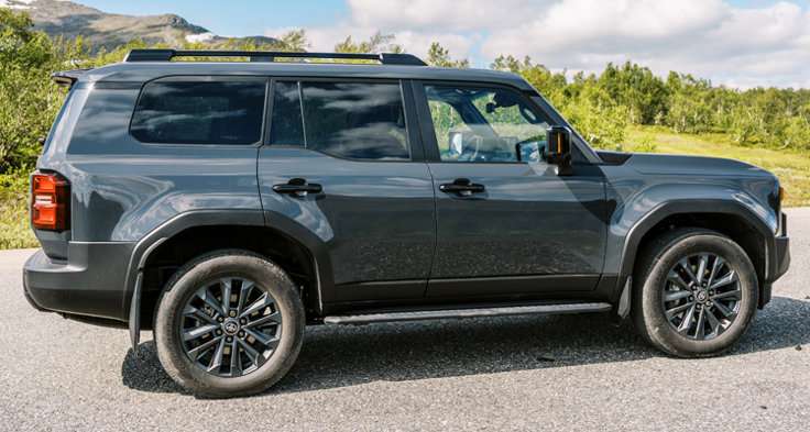 Toyota Land Cruiser 250 Executive 5-sitsig är kungen i terrängen.