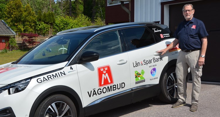 2020: Vägombudssäsong. Vägombud Bengt-Erik Nilsson och årets vägombudsbil - en Peugeot 3008.