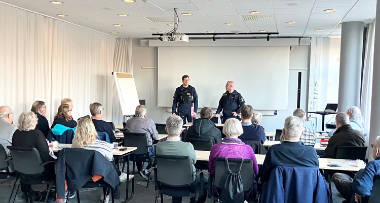 18 april 2023: Trafikpoliserna Ingvar Schön och Christian Norell gav en beskrivning av arbetet i länet och intresserade medlemmar hade många frågor.
